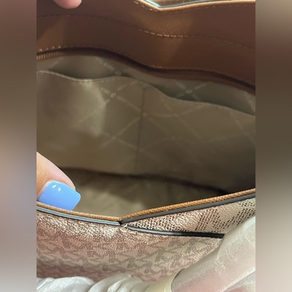 NWOT MK Jet Set Travel Large Chain Shoulder Tote Vanilla MK Signature Logo - Picture 9 of 16